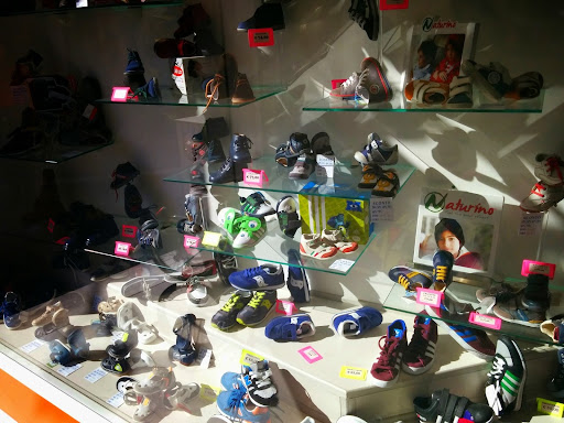 GROW Scarpe e calzature per bambini e bambine Gallery - Italy