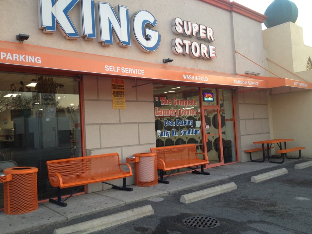 Laundry King Pick Up and Delivery in Brooklyn storefront and entrance in Brooklyn