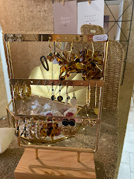 Photo n°2 de Le Miroir à Castillon-du-Gard (Salon de coiffure)