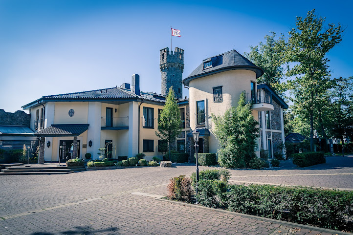 Relais & Châteaux Hotel Burg Schwarzenstein by null