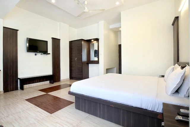 OYO Trumpets Hotel