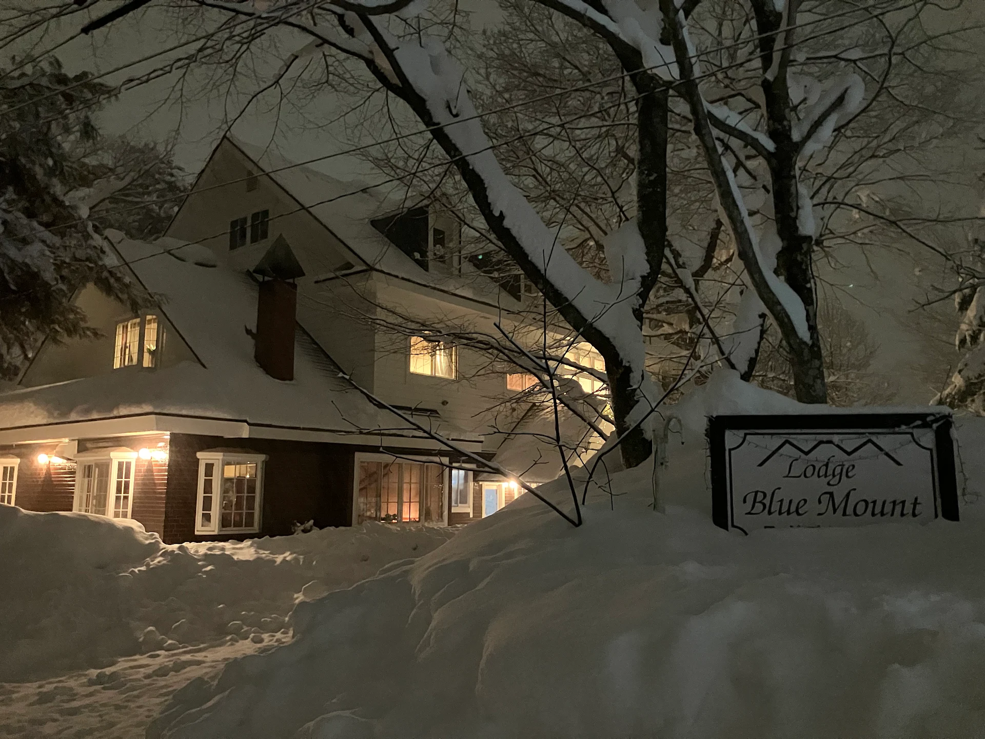 Lodge Blue Mount
