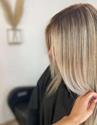 Photo n°12 de Justine.S Coloriste à Le Rove (Salon de coiffure)