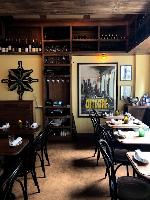 Alberto's Lounge