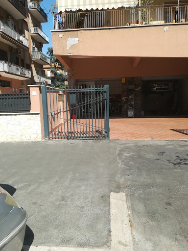 Auto Repairing Garage Gallery - Italy