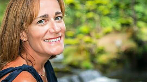 Delphyne Mahé, EI - Cabinet hypnose, PNL, EFT, et soins énergétiques. Formatrice Reïki et Lahochi