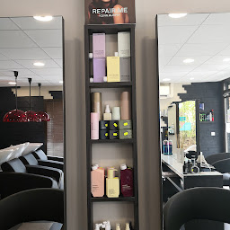 Photo n°43 de Osmose Styliste Visagiste à Le Mesnil-Saint-Denis (Maison de couture)