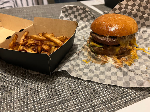 Photo 5 - 🍔Complètement food 🍟food truck