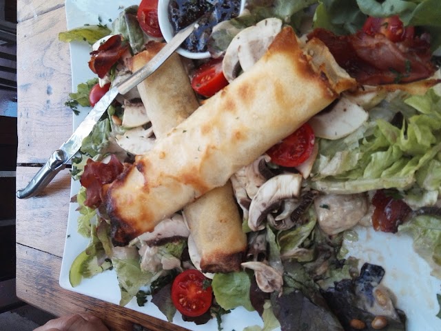 PLAN B - Cuisine & Art Café