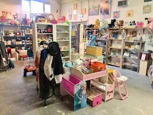 Photo n°5 de Ressourcerie [Re]Trouvailles Ménival - Val'Trions à Lyon (Service d'aide à la recherche d'emploi)