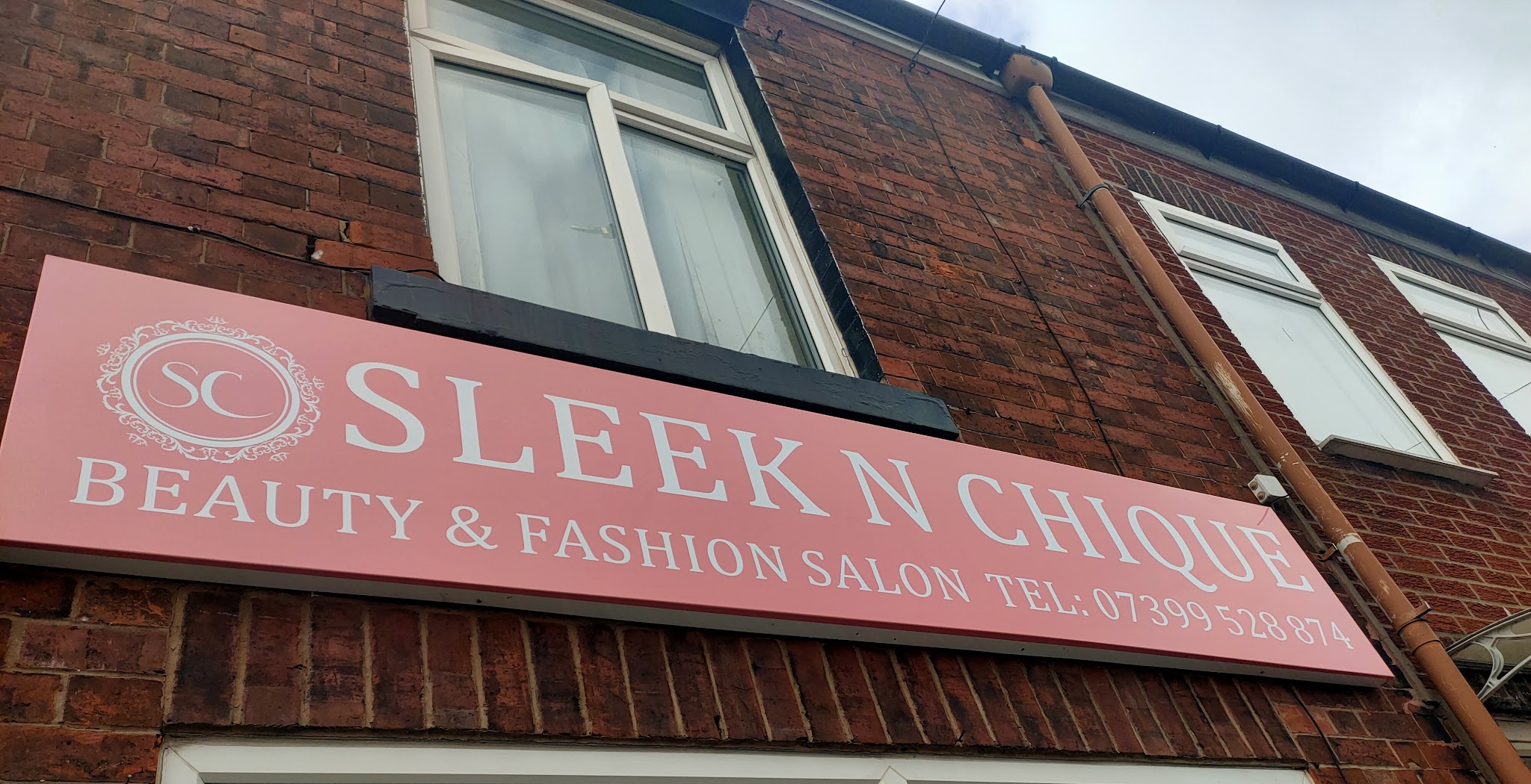 Sleek N Chique Beauty & Fashion Salon - Makeup Artists - photo 1