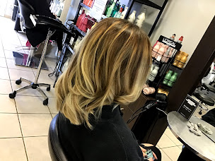 Photo n°22 de Hélène Arpin - Coiffeur Libourne - Salon La Plante à Libourne (Salon de coiffure)