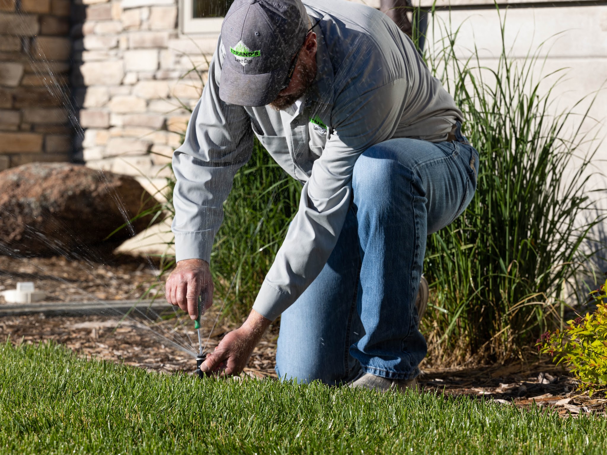 Strand’s Lawn Care, LLC logo