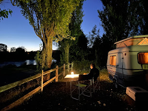 Photo n°5 de Camping Les Bords de Creuse à Yzeures-sur-Creuse (Terrain pour camping-cars)