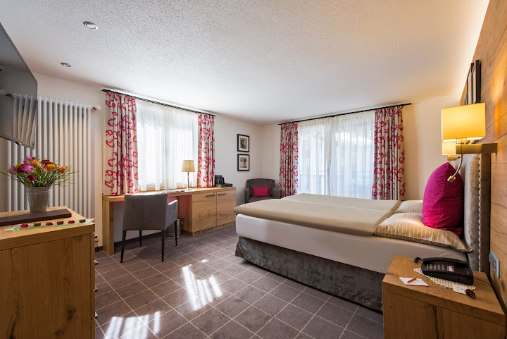 Hotel Chesa Valese by null