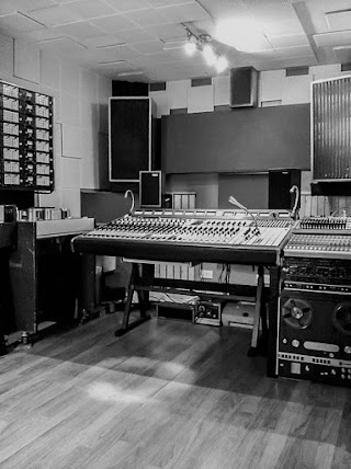 Gizzard Recording - East London Analogue Studio