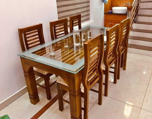 Dining table good finishing