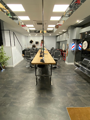 https://linktr.ee/le_salon_d_alexis