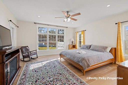 Pretty Picky Properties - Visual