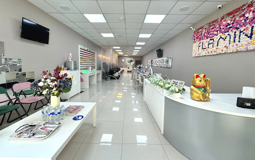 Flamingo Beauty - Luxury Nails in Reading