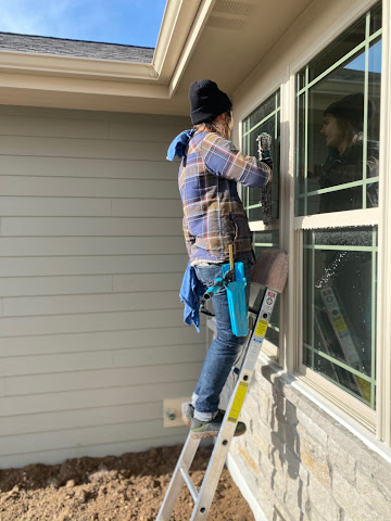 View of Royal Washers Window Cleaning located in  - Best Window Cleaning Service near me.