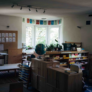 Lindenschule Sistrans - Alternativschule mit Öffentlichkeitsrecht inspiriert von Montessori und Wild - Sistrans