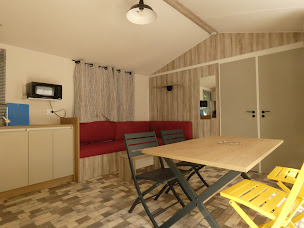 Photo n°18 de Camping des 3 Lacs - Camping Savoie à Belmont-Tramonet (Piscine)