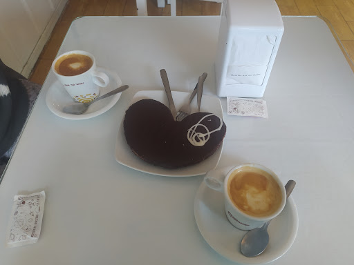 Plum Café - Visual