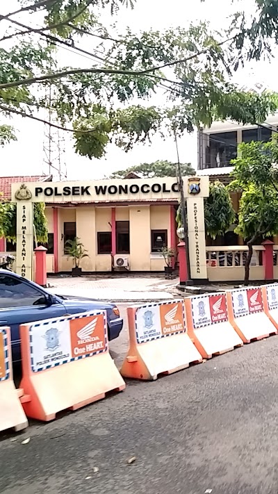 Photos of Polsek Wonocolo
