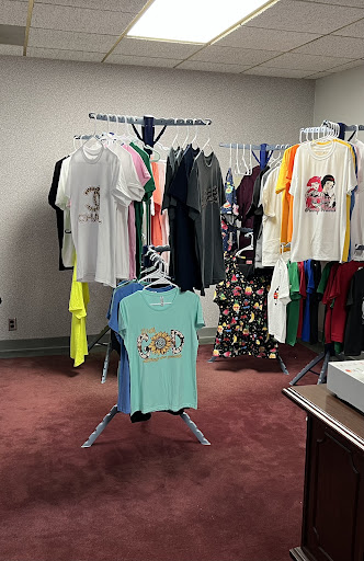 Royal T-Shirts & Scrubs L.L.C. - Thumbnail