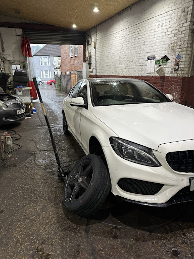 Discount Tyres & Auto Centre - Thumbnail