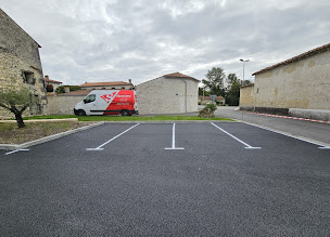 Photo n°5 de SIGNARAMA ANGOULÊME – Experts en Enseignes, Covering et Signalétique à Puymoyen (Fabricant d'autocollants)