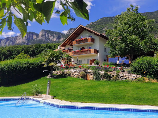 Kerschbamerhof Apartments auf dem Weinbauernhof im Süden Südtirols mit Pool - Thumbnail