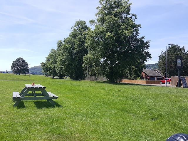 The Three Horseshoes