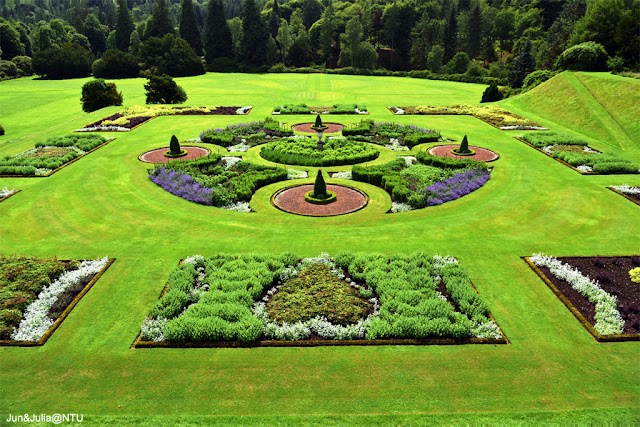 Drumlanrig Castle