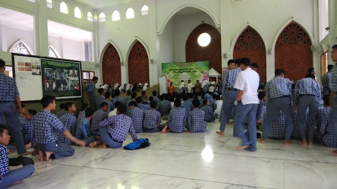 SMA Negeri 1 Babakan Madang, Author: Yudi Lot