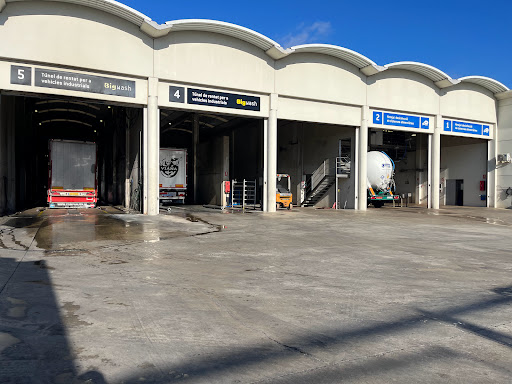 Rentat de camions_Truck Wash - Thumbnail