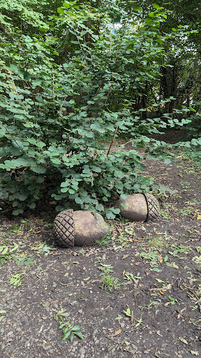 Acorn sculpture - Thumbnail