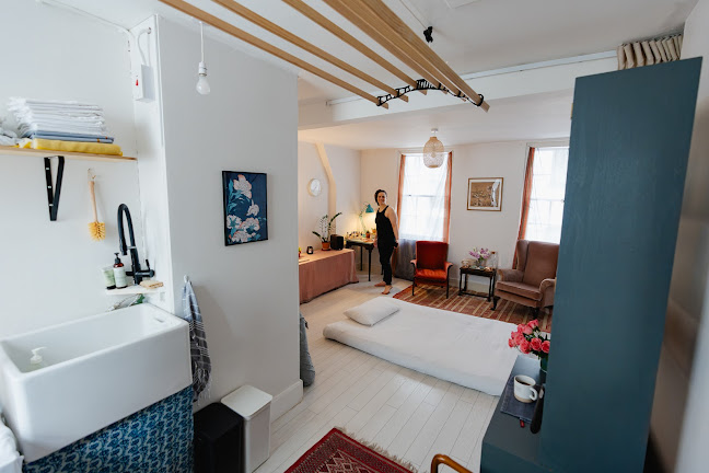 Ayurvedic Yoga Massage UK - Massage therapist