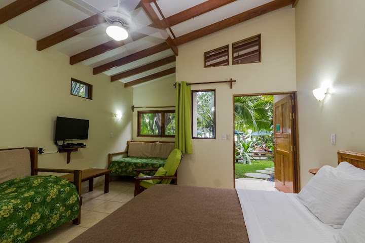 LA PONDEROSA Beach & Jungle Resort PAVONES by null