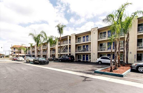 Beach Side Inn Anaheim 705 S Beach Blvd, Anaheim, CA 92804