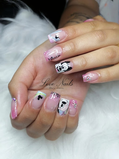 Love Nails salón de uñas y pestañas Logo