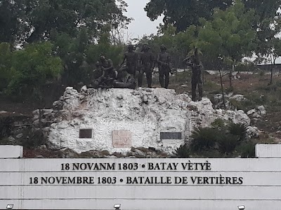 Photos of Heroes Monument of Verti&egrave;res