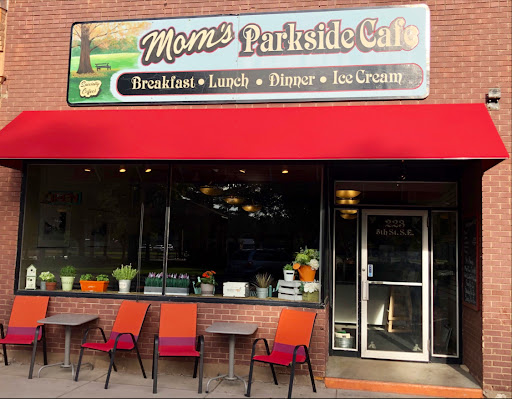 Mom's Parkside Cafe