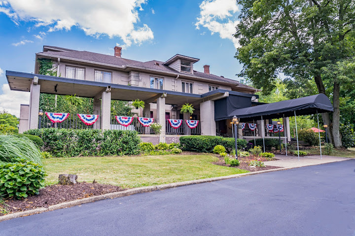 Lala's In The Lakes by null