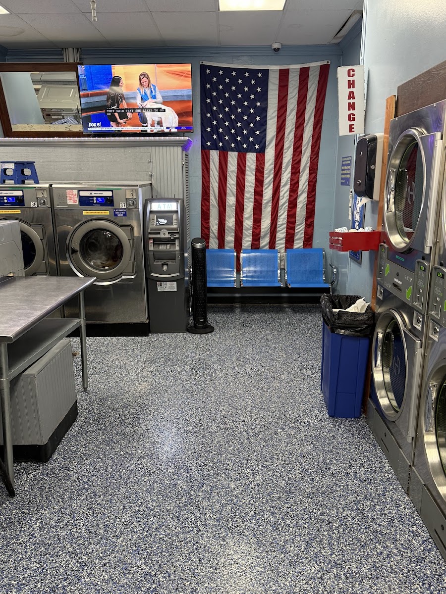 Splish Splash the Laundromat facility with washing machines in Atlanta