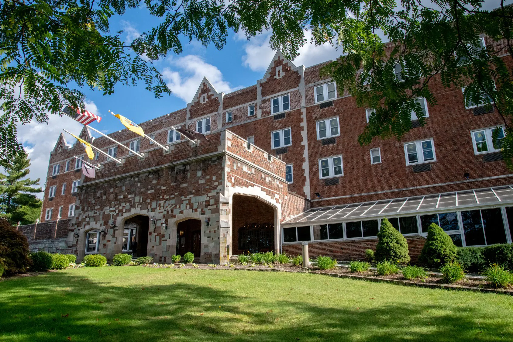 The Albion Summit Hotel