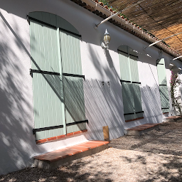 Photo n°7 de BT RENOV ARTISAN COUVREUR rénovation toiture recherche de fuites nettoyage toiture charpentes ravalement de façade à Hyères (Façadier)