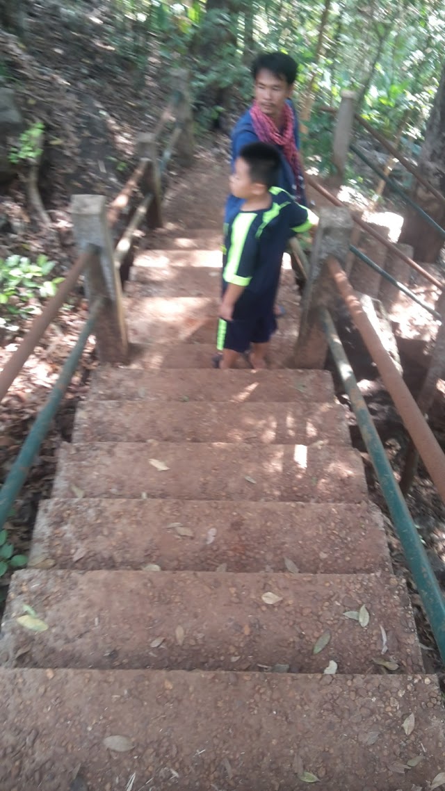 Cha Ong Waterfall