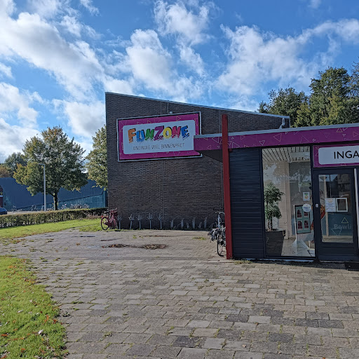 FunZone Dronten (Indoor Speeltuin, Bowling & Squash) - Thumbnail
